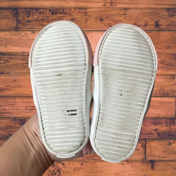 5 for $25🔥Old Navy Off White Slip On Sneakers Baby Size 5 - Picture 5 of 7